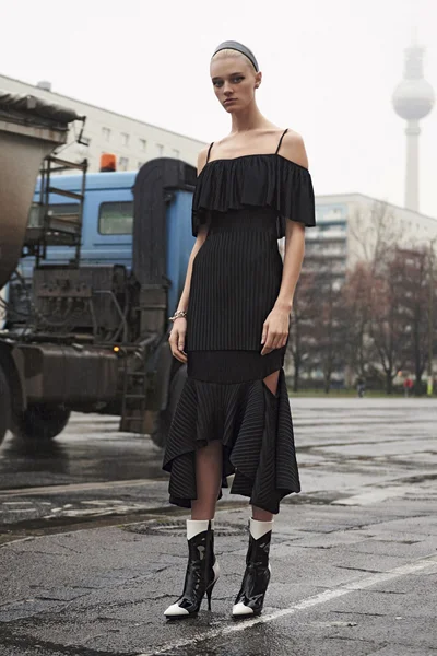 Look 15